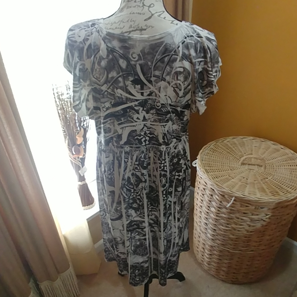 Dress - Picture 3 of 6